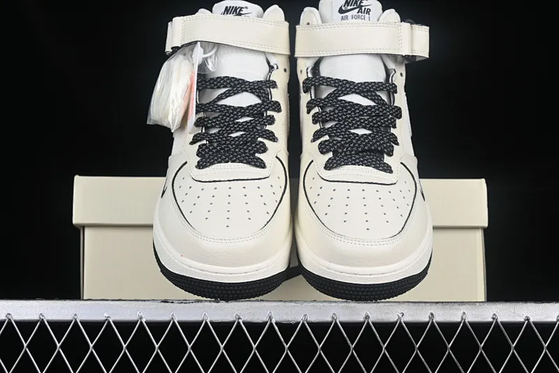 All categories Nk Air Force 1 Air Force series Nk Air Force 1 Mid Air Force mid-top Nk Air Force 1'07 Mid black pearlescent small hook Air Force One mid-top casual sneakers SG2356-807
